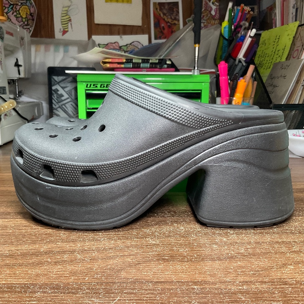 Crocs siren clogs black womens 10, men’s 8, platform chunky clogs